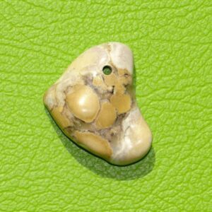 Australischer Amulettstein gebohrt Nr. 3