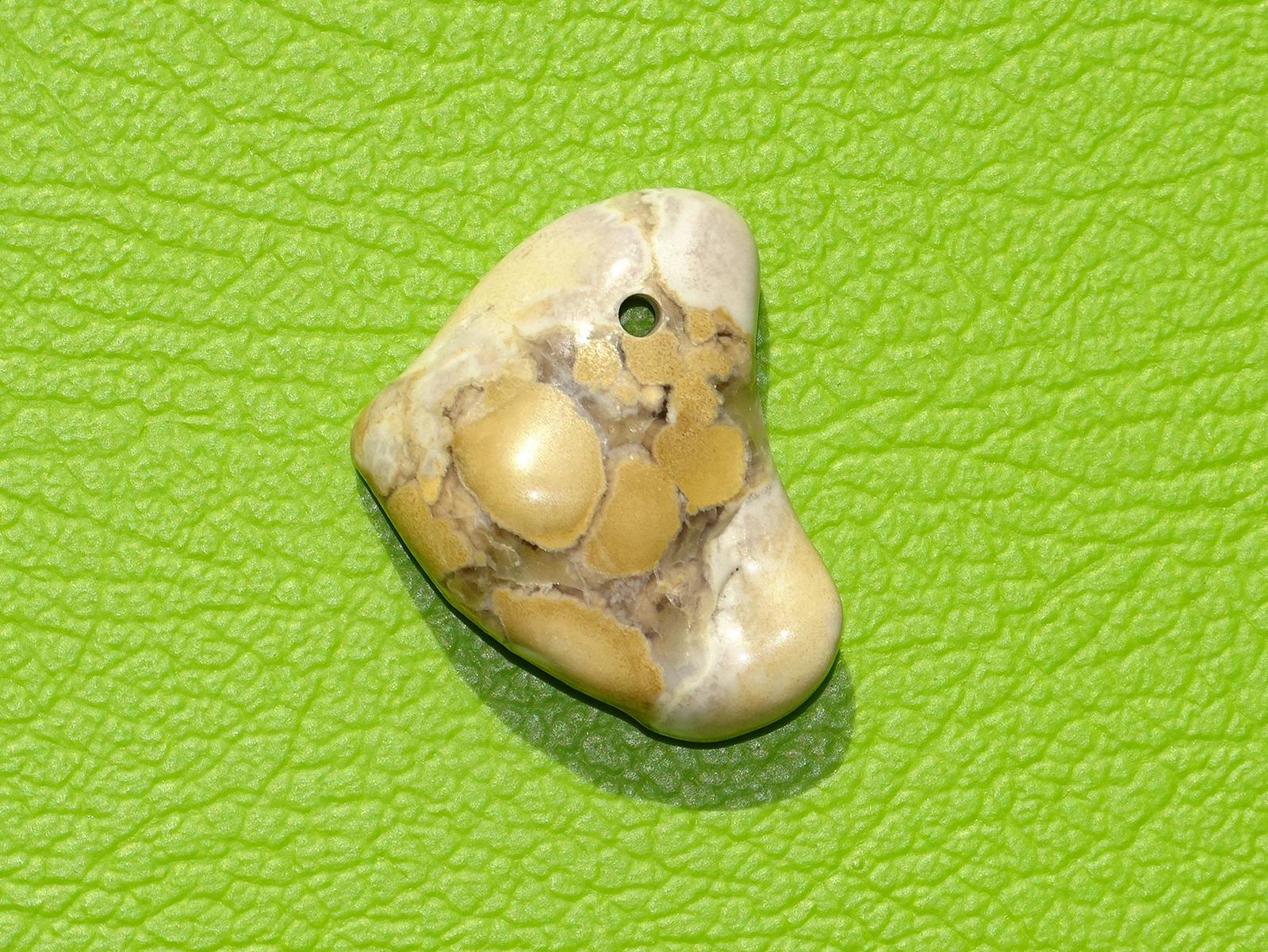 Australischer Amulettstein gebohrt Nr. 3