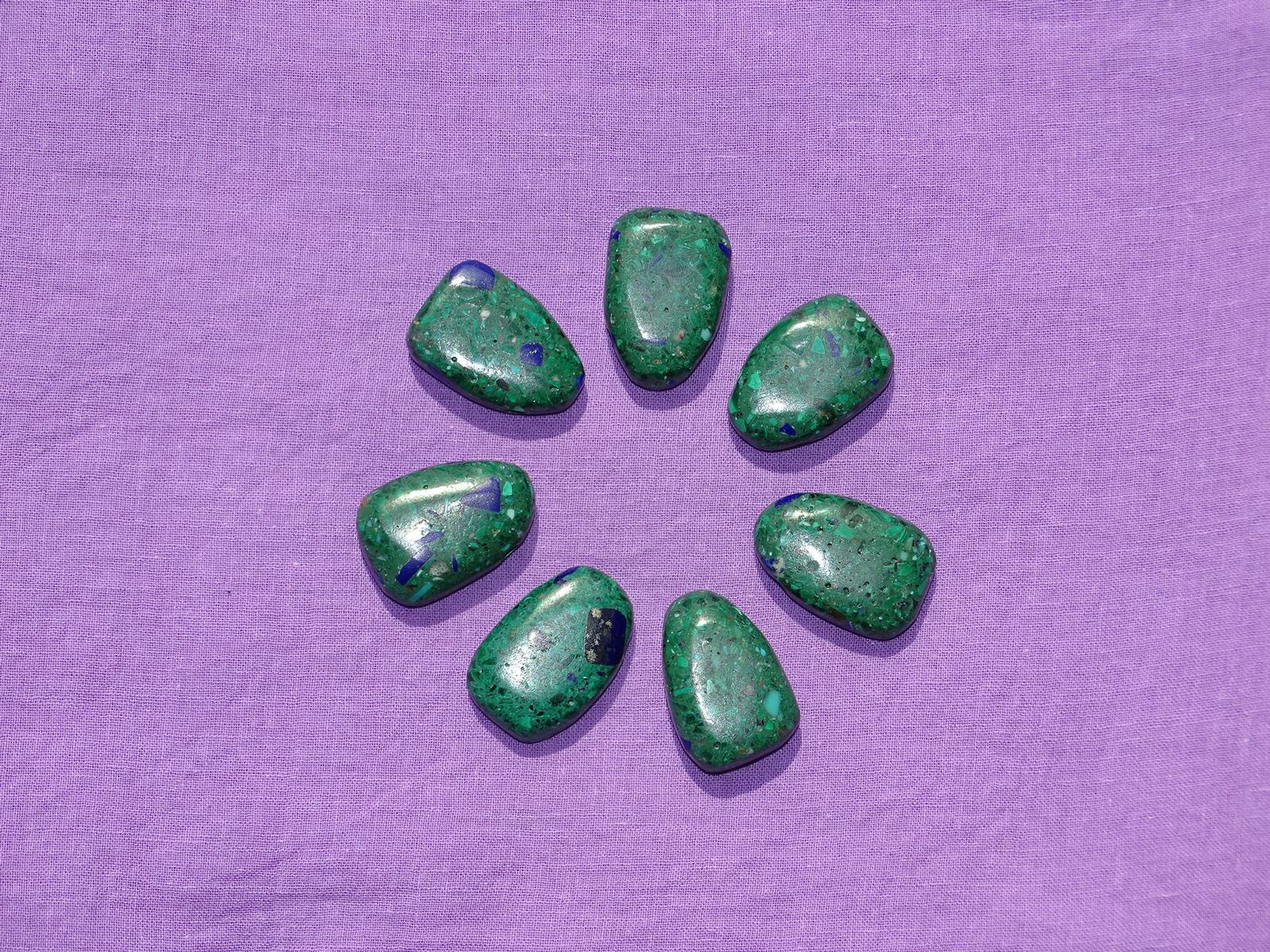 Azurit-Malachit-Tropfen gebohrt