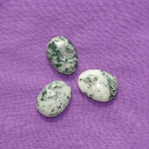 Baumachat-Tropfen gebohrt