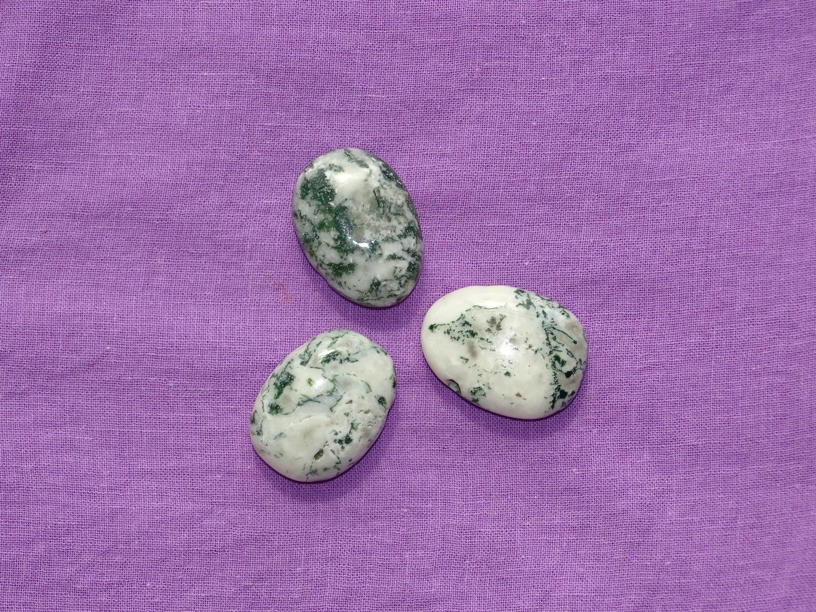 Baumachat-Tropfen gebohrt