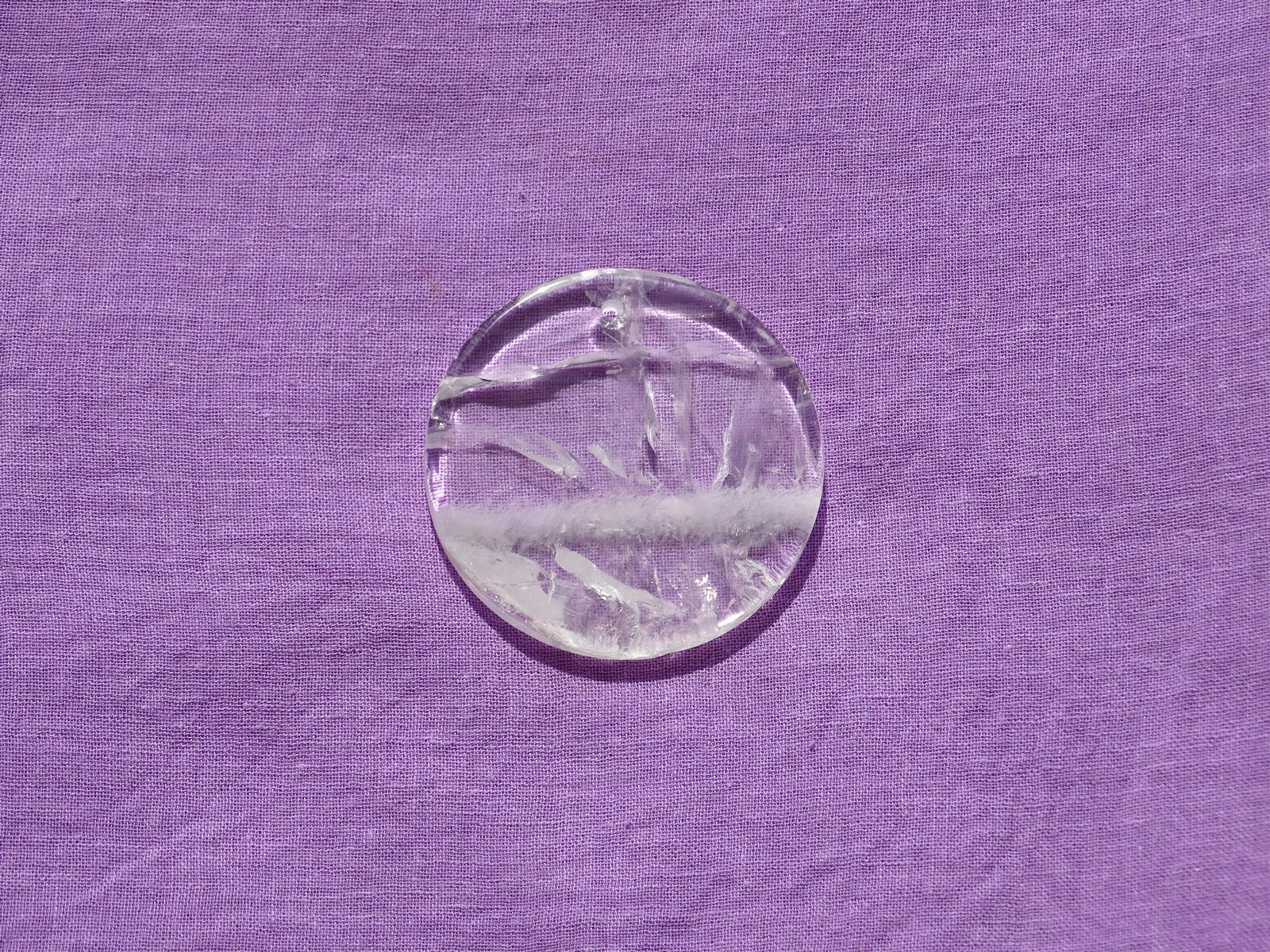 Bergkristall-Scheibe gebohrt