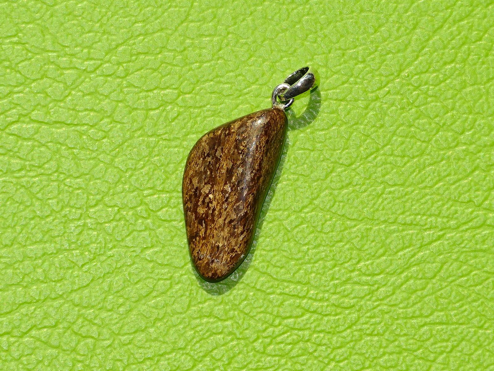 Bronzit-Anhänger Nr. 2