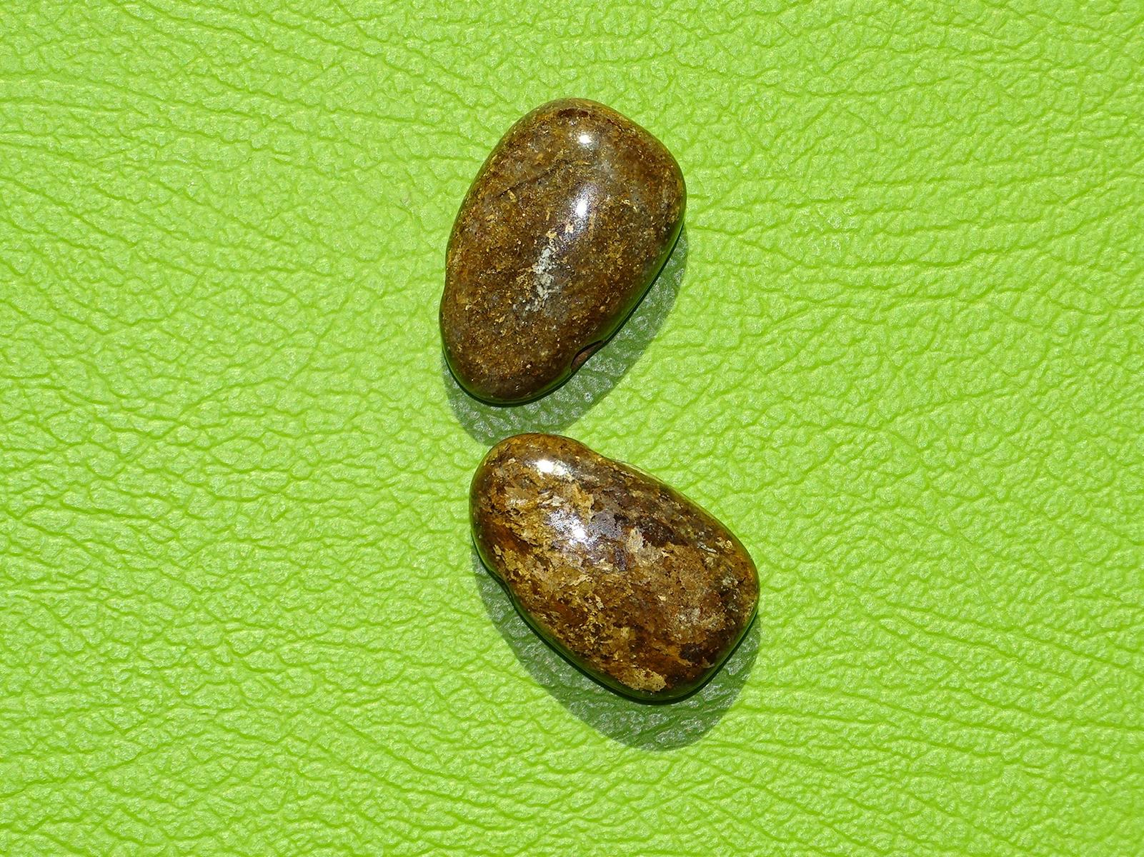 Bronzit-Tropfen gebohrt