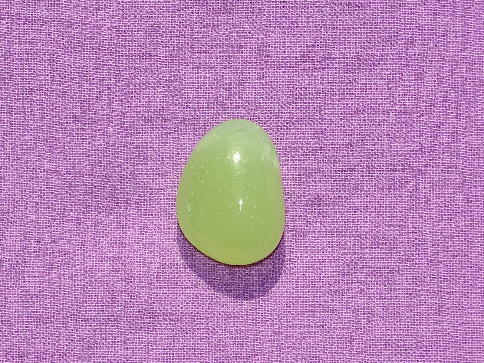 Calcit grün gebohrt Nr. 1