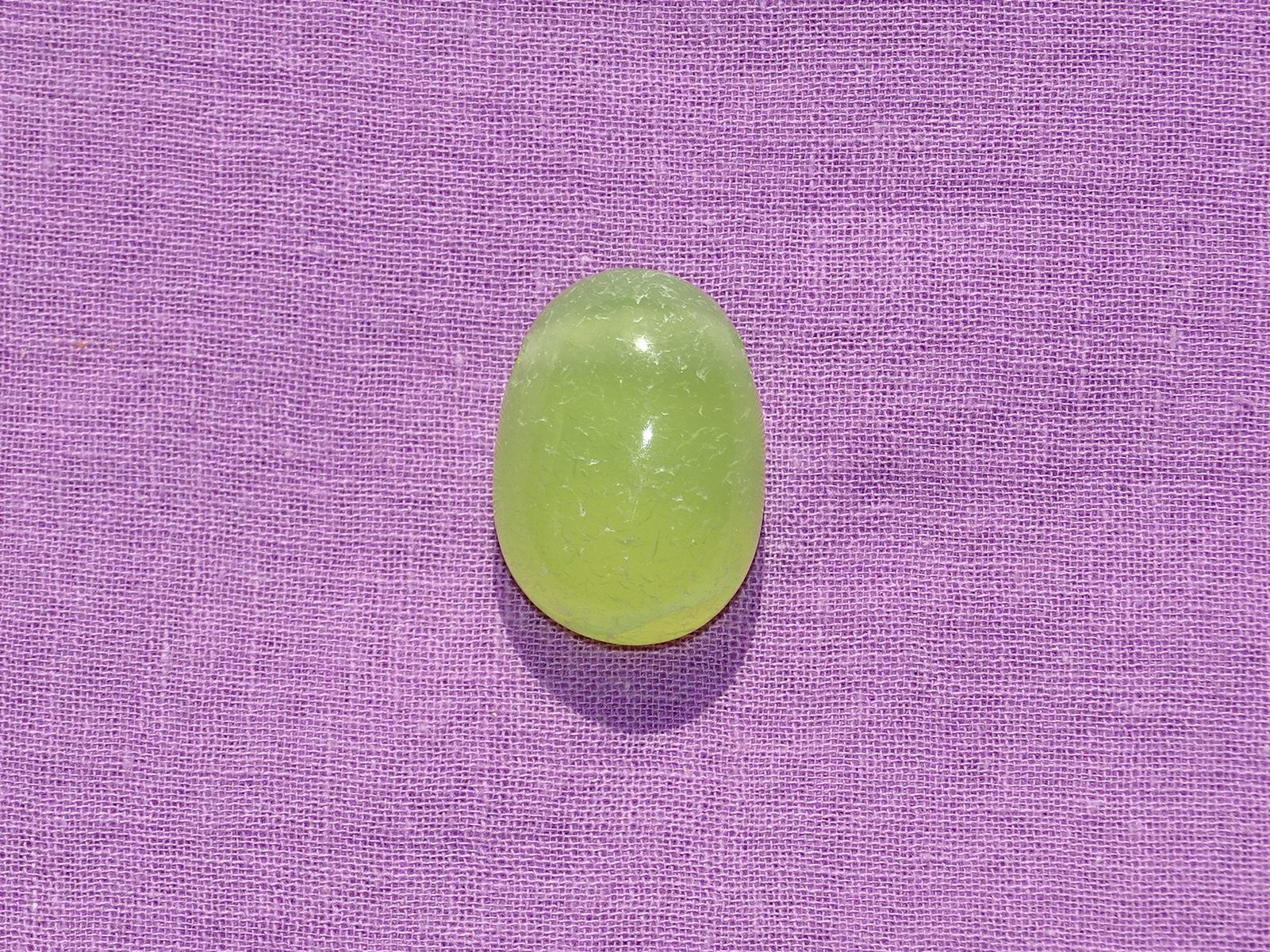 Calcit grün gebohrt Nr. 2