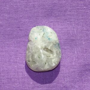 Cavansit auf Stilbit gebohrt Nr. 6