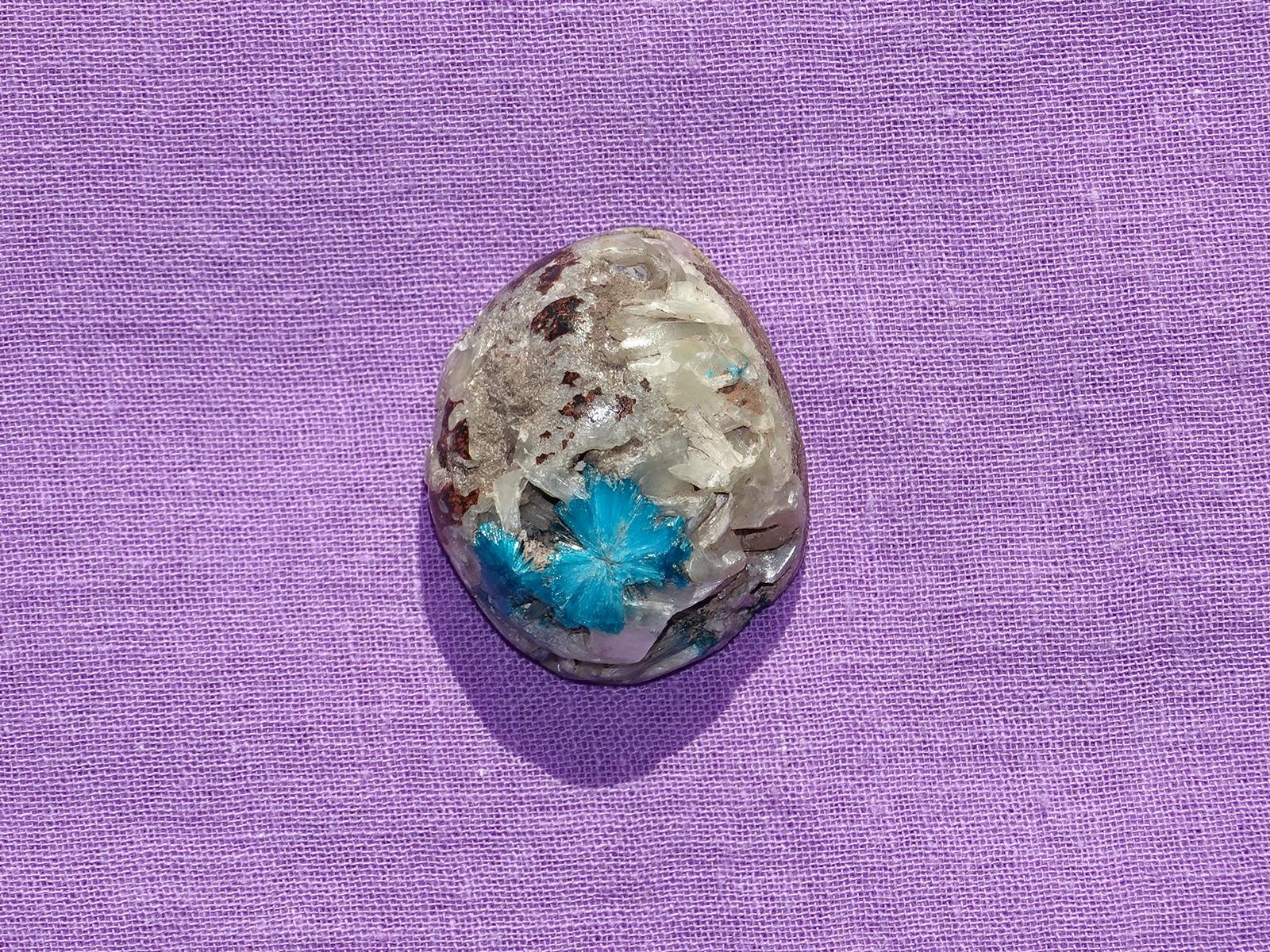 Cavansit auf Stilbit gebohrt Nr. 7