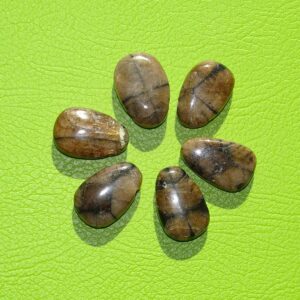 Chiastolith-Kreuzstein-Tropfen gebohrt