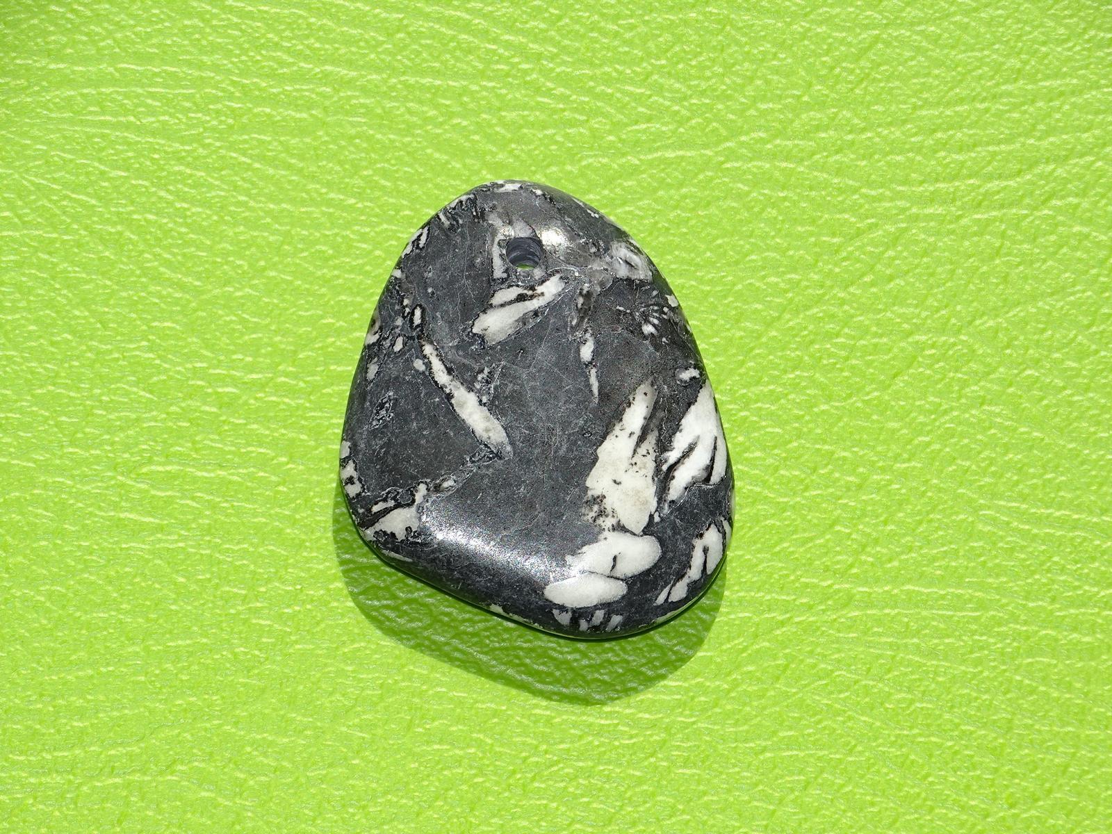 Chrysanthemenstein gebohrt Nr. 3