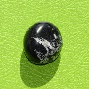 Chrysanthemenstein gebohrt Nr. 9