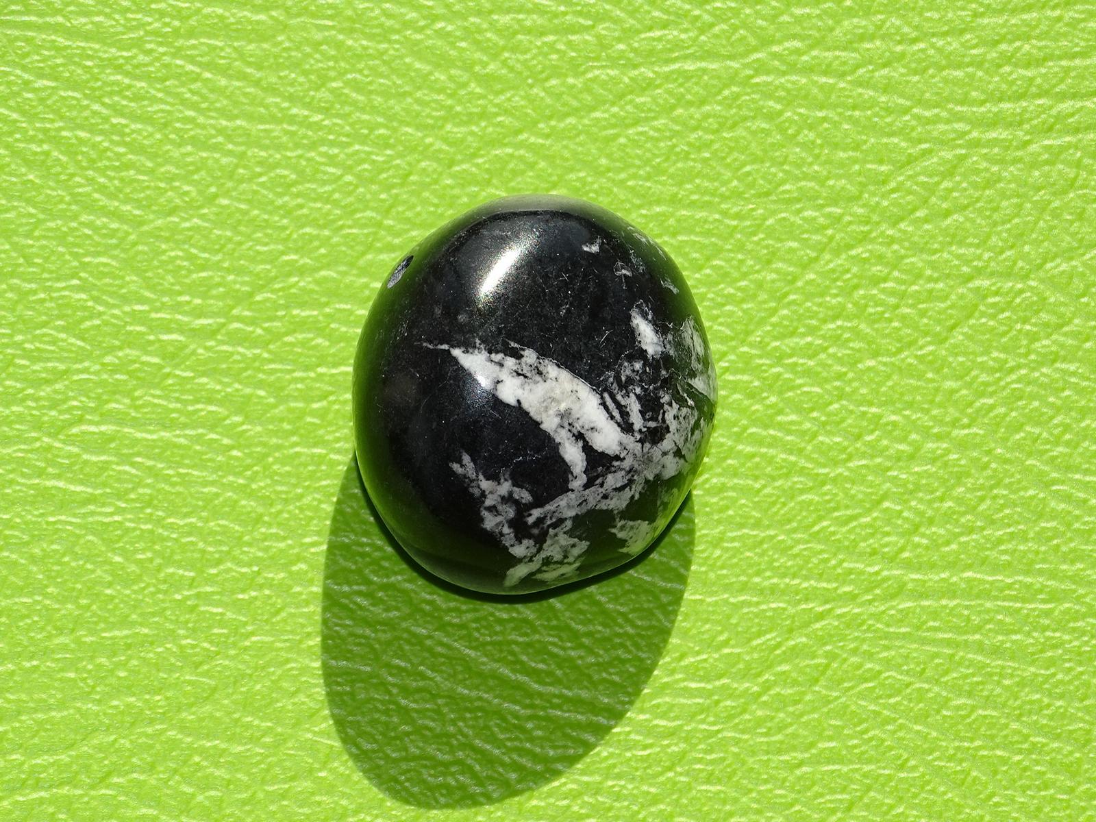 Chrysanthemenstein gebohrt Nr. 9