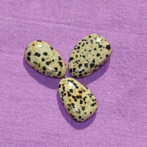 Dalmatinerstein-Tropfen gebohrt