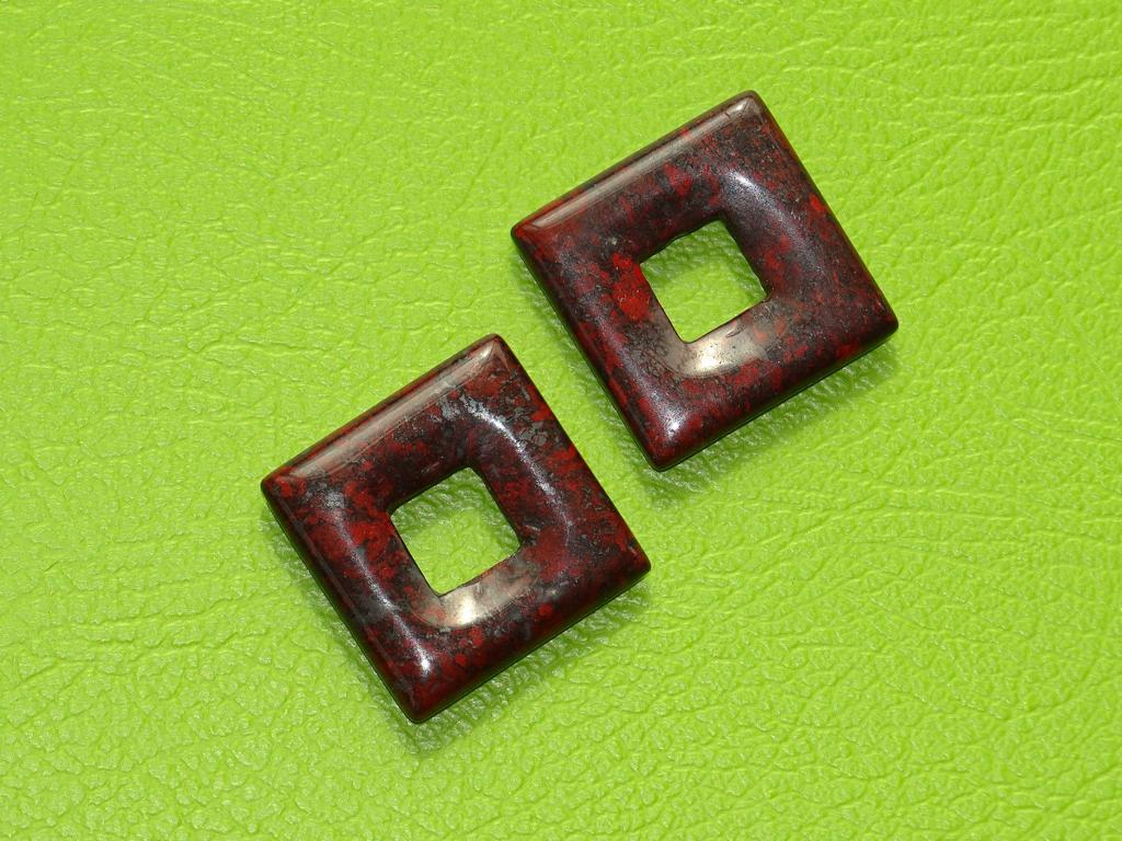 Brekzien-Jaspis-Donut, quadratisch