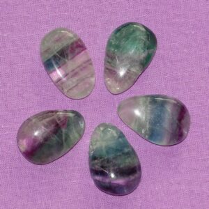 Fluorit-Tropfen grün/violett - Regenbogenfluorit, gebohrt