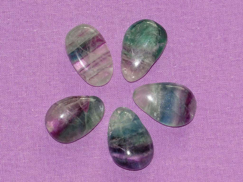 Fluorit-Tropfen grün/violett - Regenbogenfluorit, gebohrt