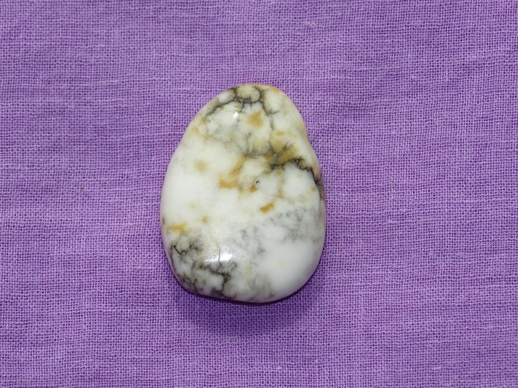 Howlith gebohrt Nr. 1