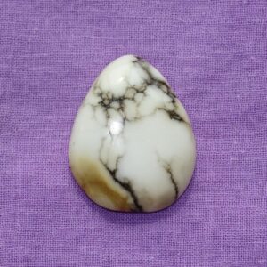 Howlith gebohrt Nr. 2