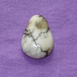 Howlith gebohrt Nr. 3