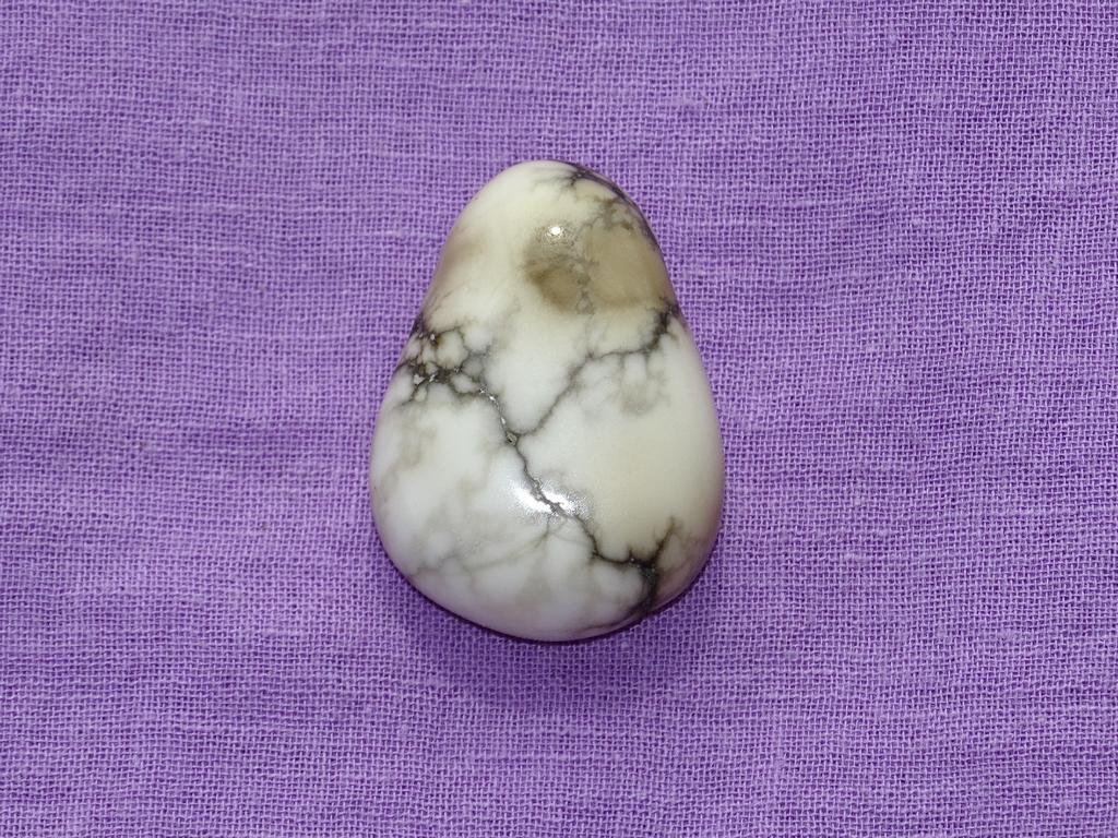 Howlith gebohrt Nr. 3