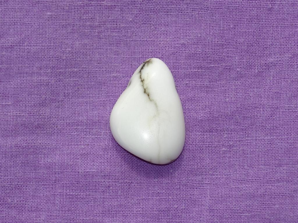 Howlith gebohrt Nr. 4