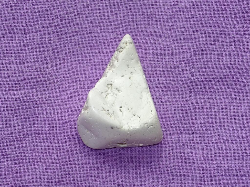 Howlith gebohrt Nr. 5