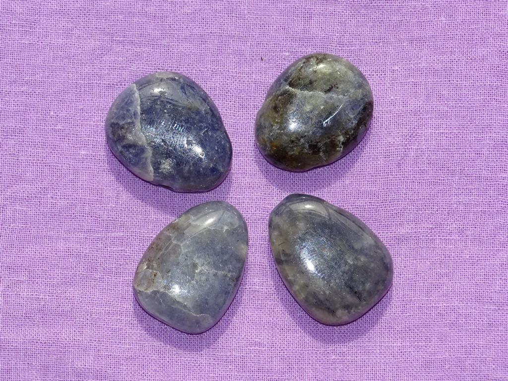 Iolith-Tropfen gebohrt