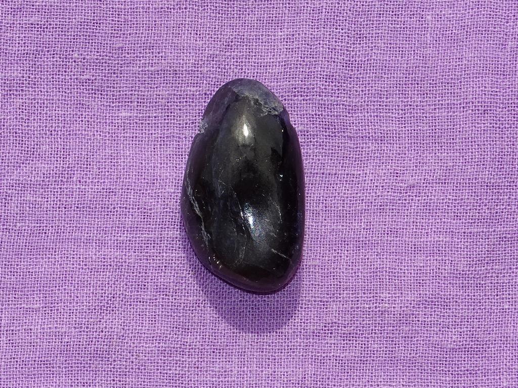 Iolith gebohrt Nr. 1