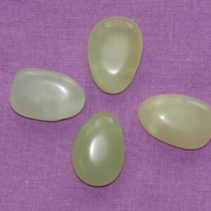 Jade-Tropfen gebohrt (grün)