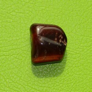 Katzenauge-Trommelstein gebohrt Nr. 1