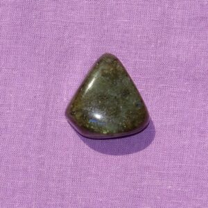 Labradorit gebohrt Nr. 1