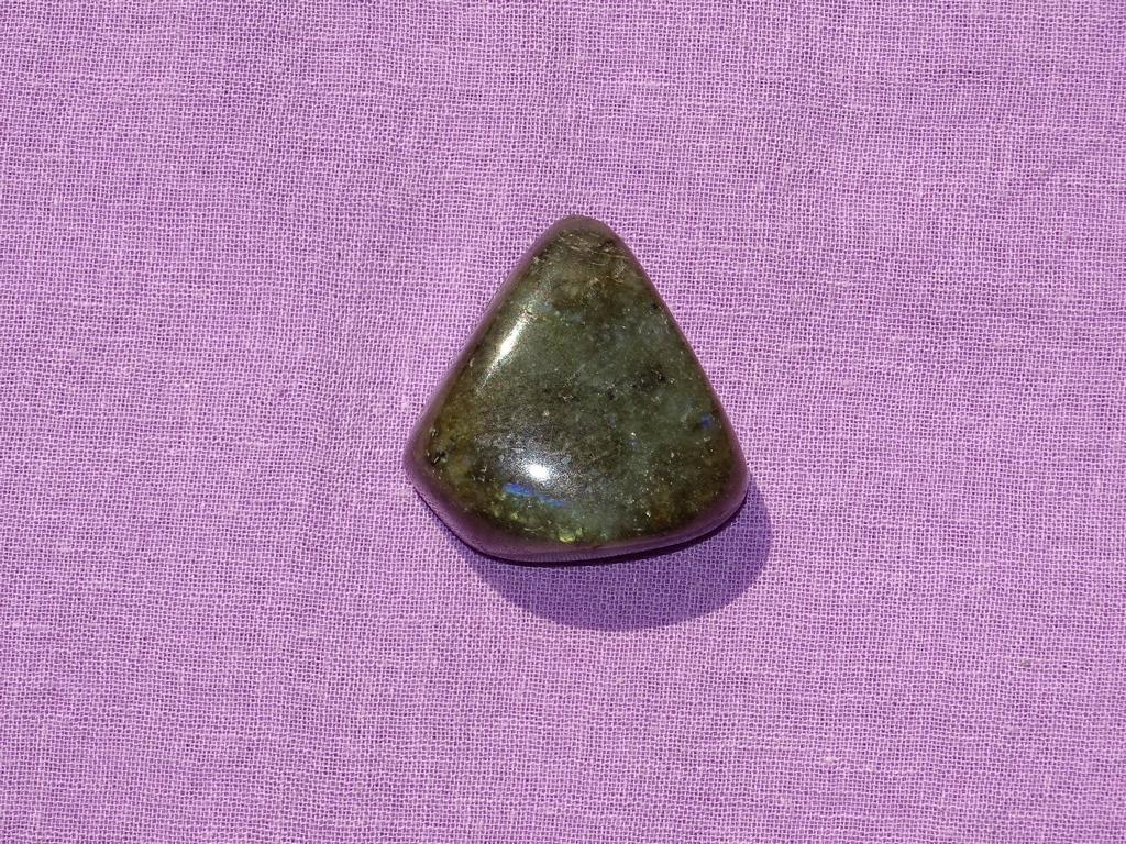 Labradorit gebohrt Nr. 1