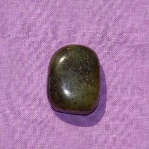 Labradorit gebohrt Nr. 2