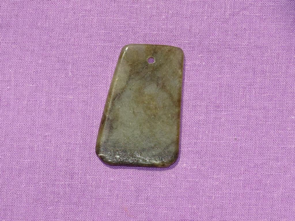 Labradorit Flachstein gebohrt Nr. 4