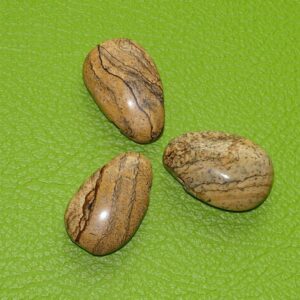 Landschaftsjaspis-Tropfen gebohrt