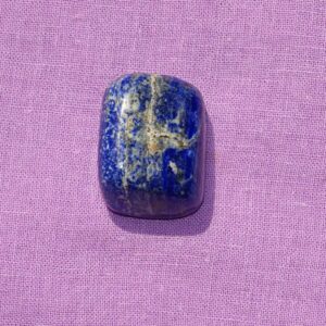 Lapislazuli-Trommelstein gebohrt Nr. 2