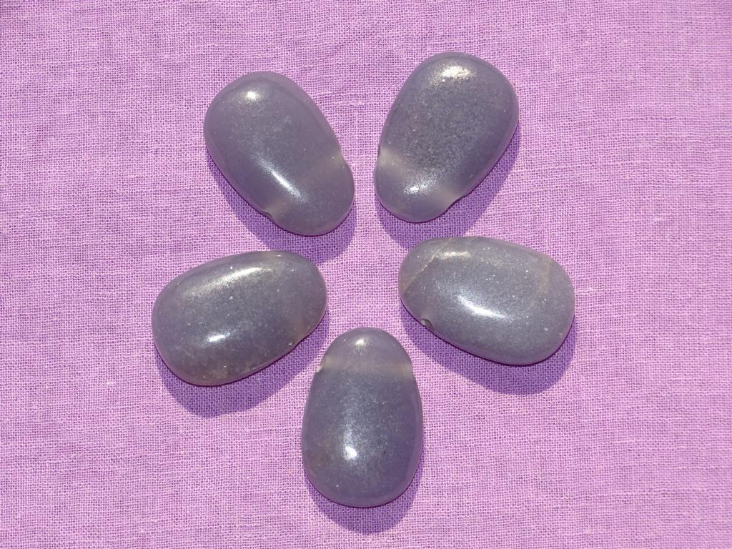 Lepidolith-Tropfen lila, gebohrt