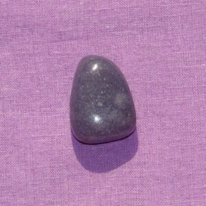 Lepidolith gebohrt Nr. 1