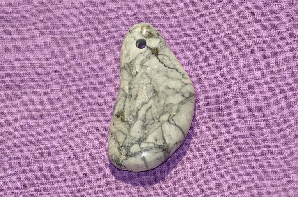 Magnesit-Pyrit gebohrt Nr. 4