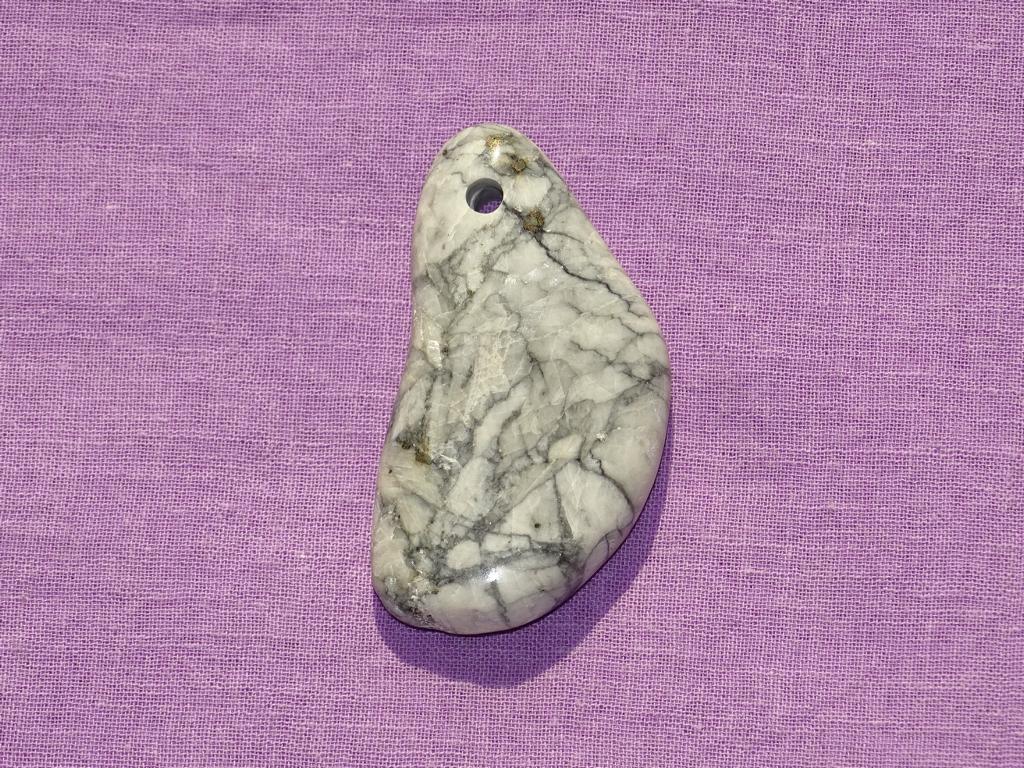 Magnesit-Pyrit gebohrt Nr. 4