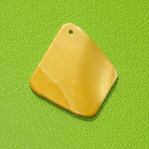 Mookait-Flachstein gebohrt Nr. 1