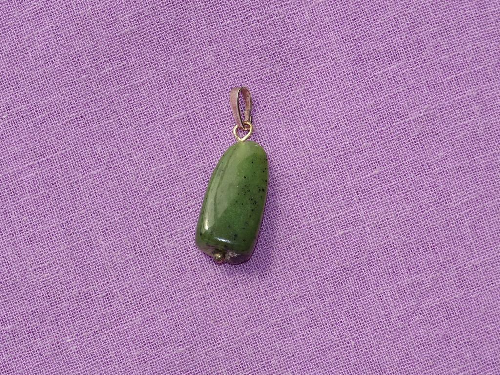 Nephrit-Anhänger Nr. 2