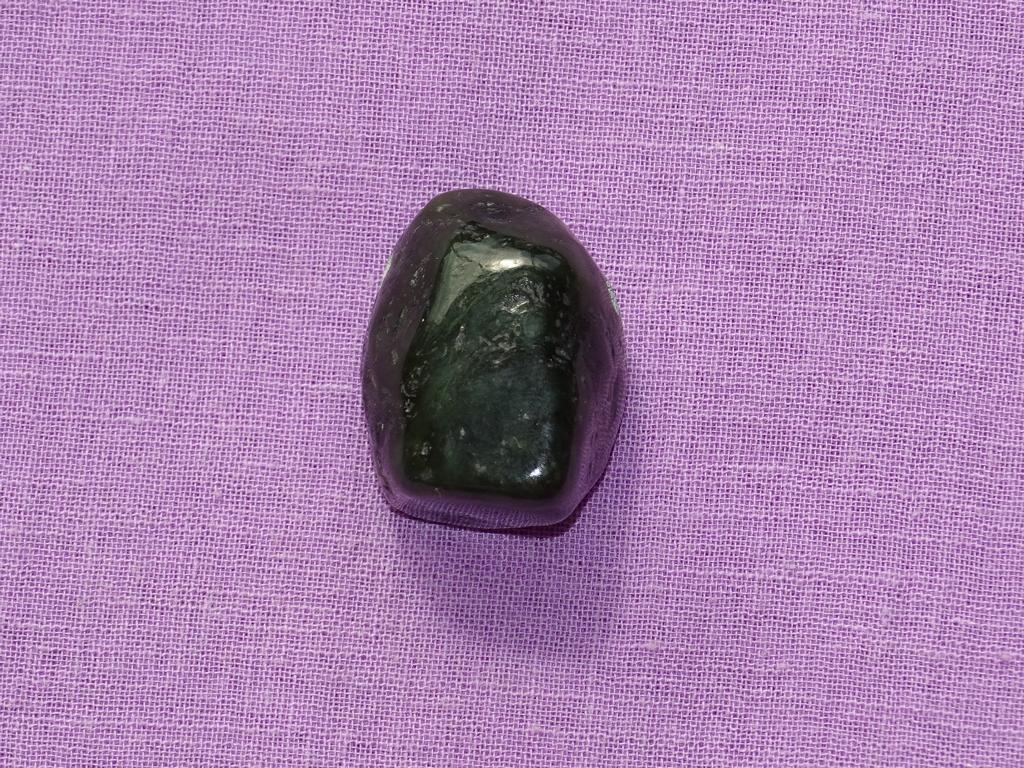 Nephrit gebohrt Nr. 5