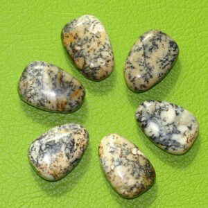 Opalith-Tropfen gebohrt