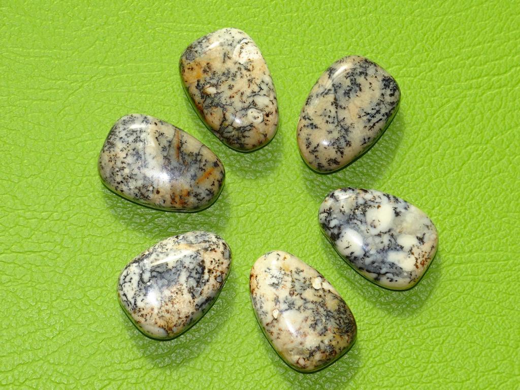 Opalith-Tropfen gebohrt