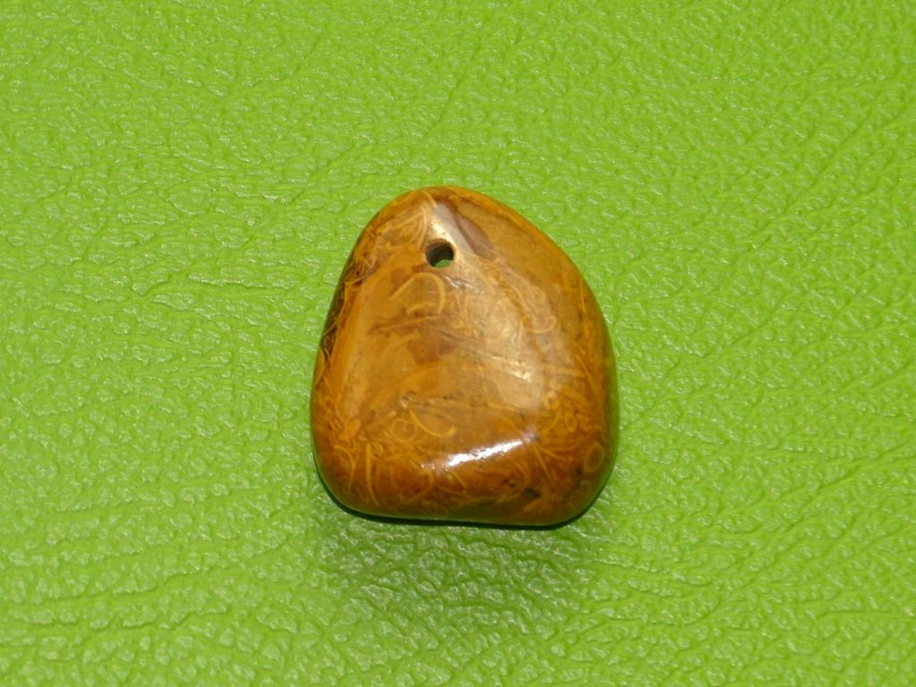 Schlangenjaspis gebohrt Nr. 1