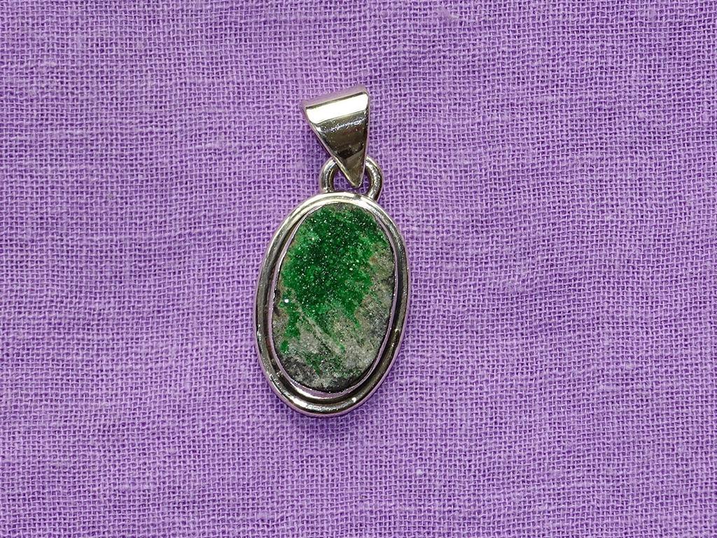 Uwarowit-Anhänger Nr. 1