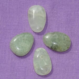 Prehnit Tropfen gebohrt