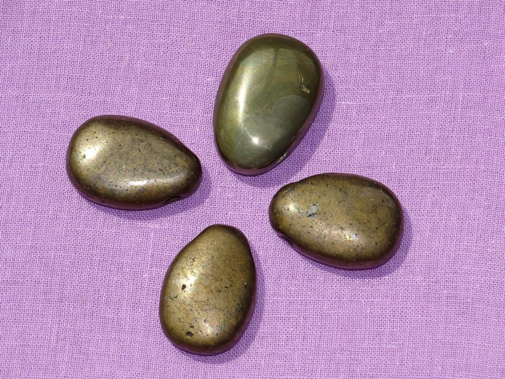 Pyrit-Tropfen gebohrt