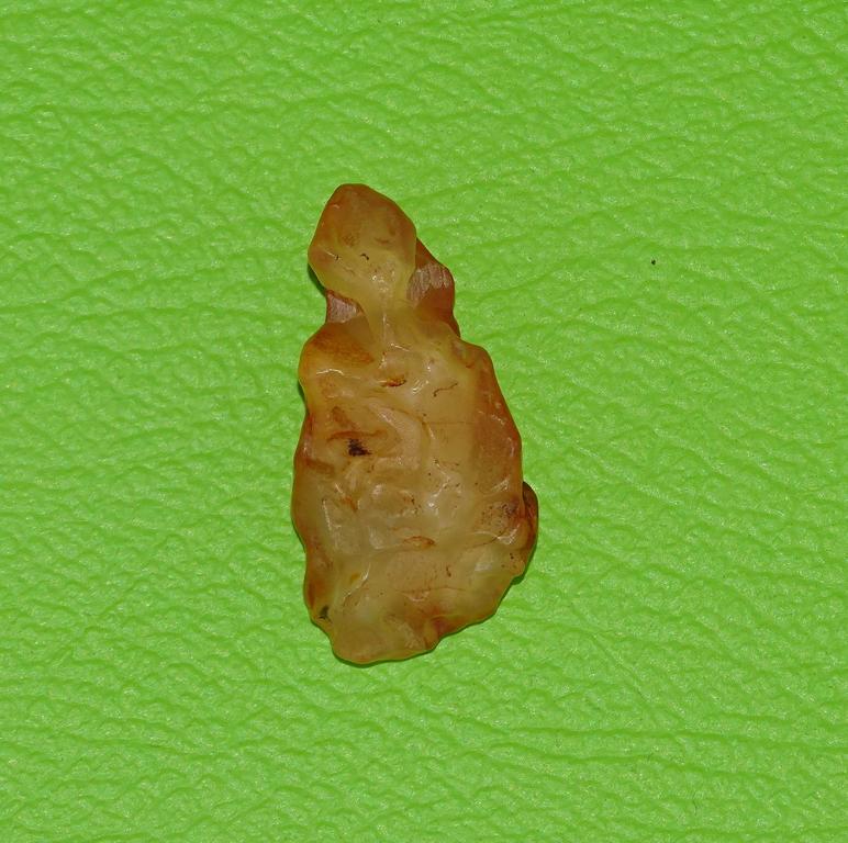 Naturglas gebohrt - lybisches Wüstenglas Nr. 3